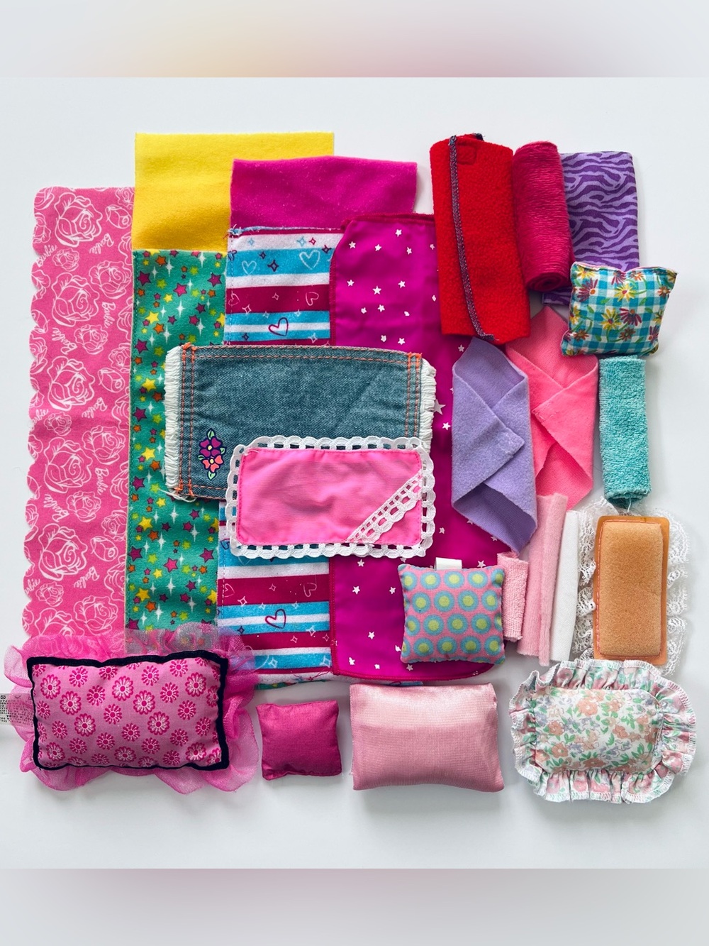 Assorted Barbie doll blankets, pillows, sleeping bags lot (22 pieces)